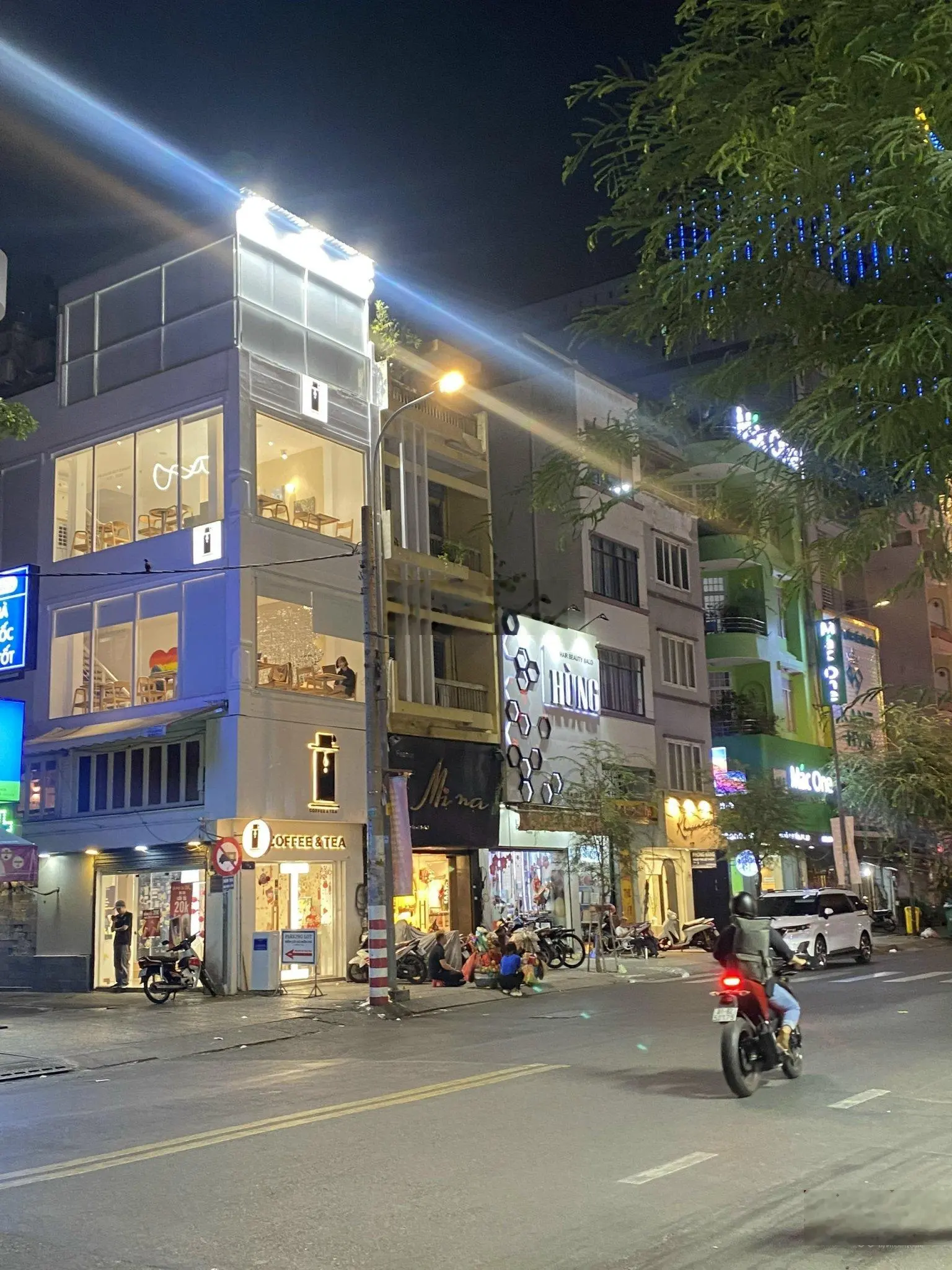 Hot! Bán góc 2 MT Phan Văn Trị, DT: 5.6x24m, CN: 132.4m2, KC: 5 tầng, HĐT: 100tr, giá hạt dẻ: 20tỷ