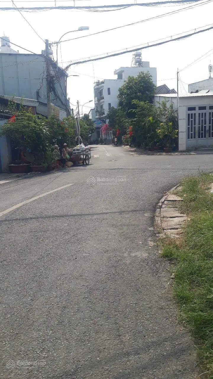 Bán nhà thị trấn Hóc Môn đường nhựa 10m thông Song Hành diện tích đất 240m2 nở hậu gần chợ Hóc Môn.