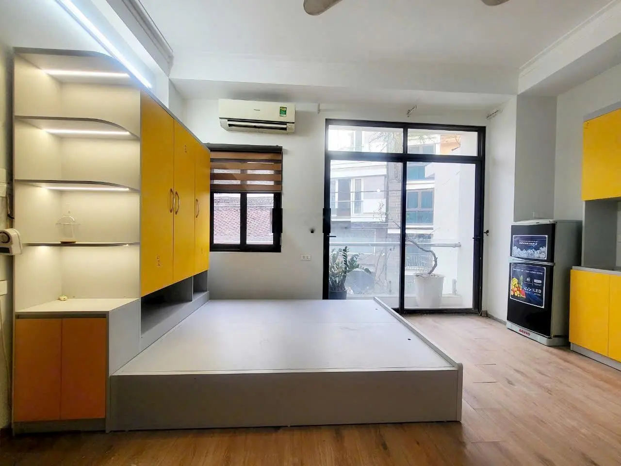 Bán nhà Triều Khúc mặt ngõ, 2 ôtô tránh nhau. DT 43m2 xây 5 tầng cho thuê dòng tiền. LH 0973 577 ***