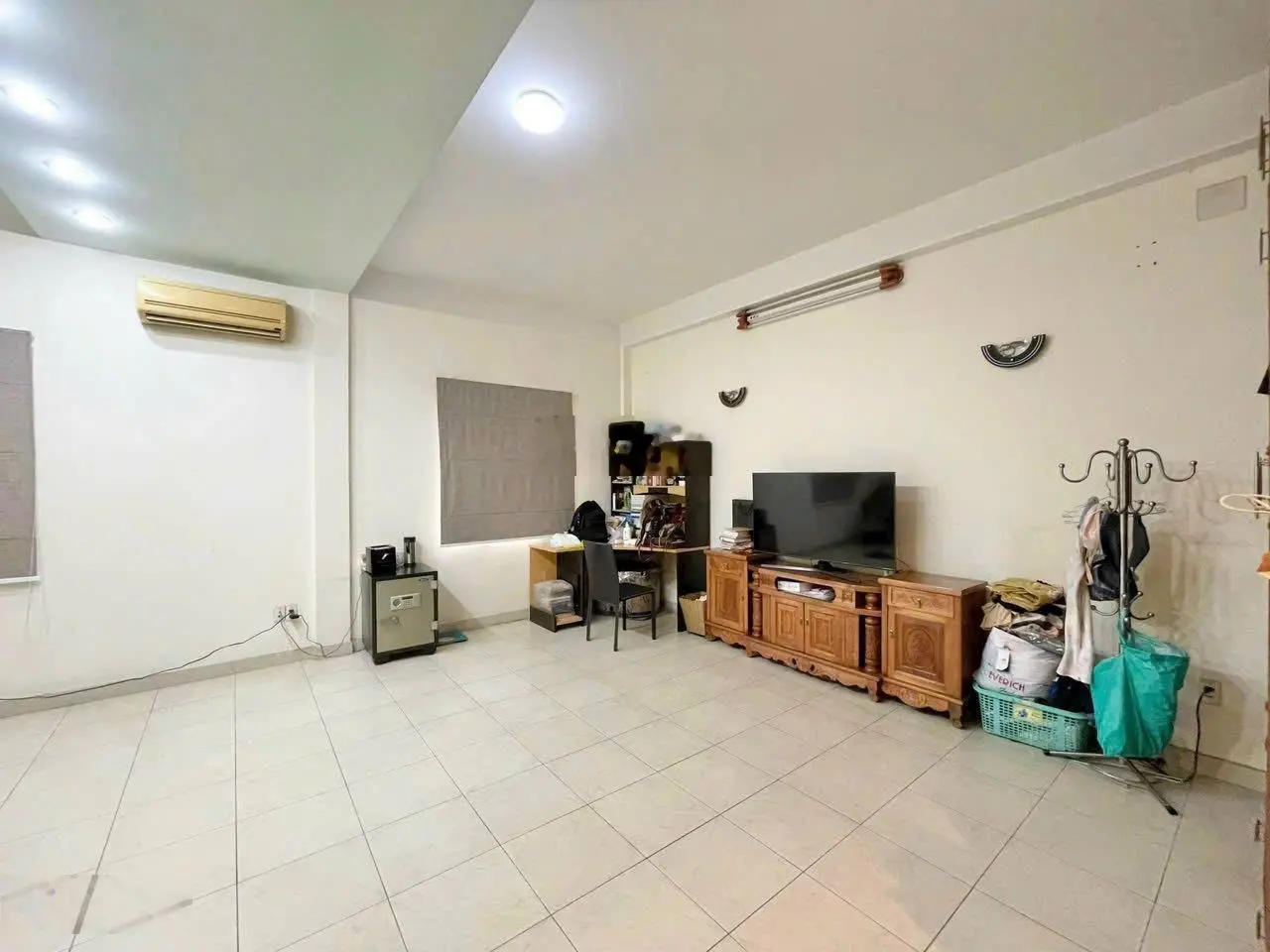 Bán nhà 1 trệt 2 lầu giá 15,5 tỷ, diện tích 126 m2, tại Hiệp Bình Chánh, Thủ Đức