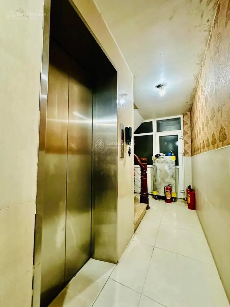 Bán CCMN 9 tầng Nguyễn Chí Thanh, 15 phòng, thang máy, 2 mặt ngõ, ô tô đỗ cửa, kinh doanh tốt