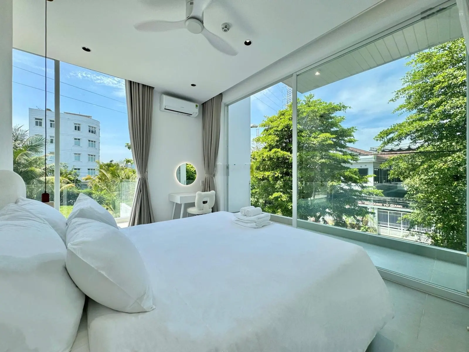Siêu phẩm villa nghỉ dưỡng 3 MT 2600m2, mới, cạnh sông Hàn, công viên riêng, hồ bơi 50m2, full NT