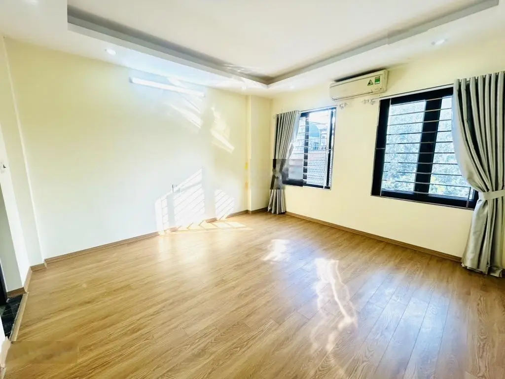 Bán nhà hoàng mai mới keng - 33m 5 tầng - gần phố ngõ nông- sổ đẹp.