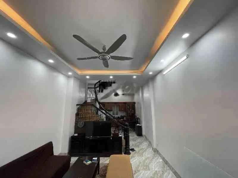 Bán nhà lô góc, ngõ thông nhiều
tiện ích Tứ Hiệp, Thanh Trì. Diện tích 45,5m2, giá 3,55 tỷ