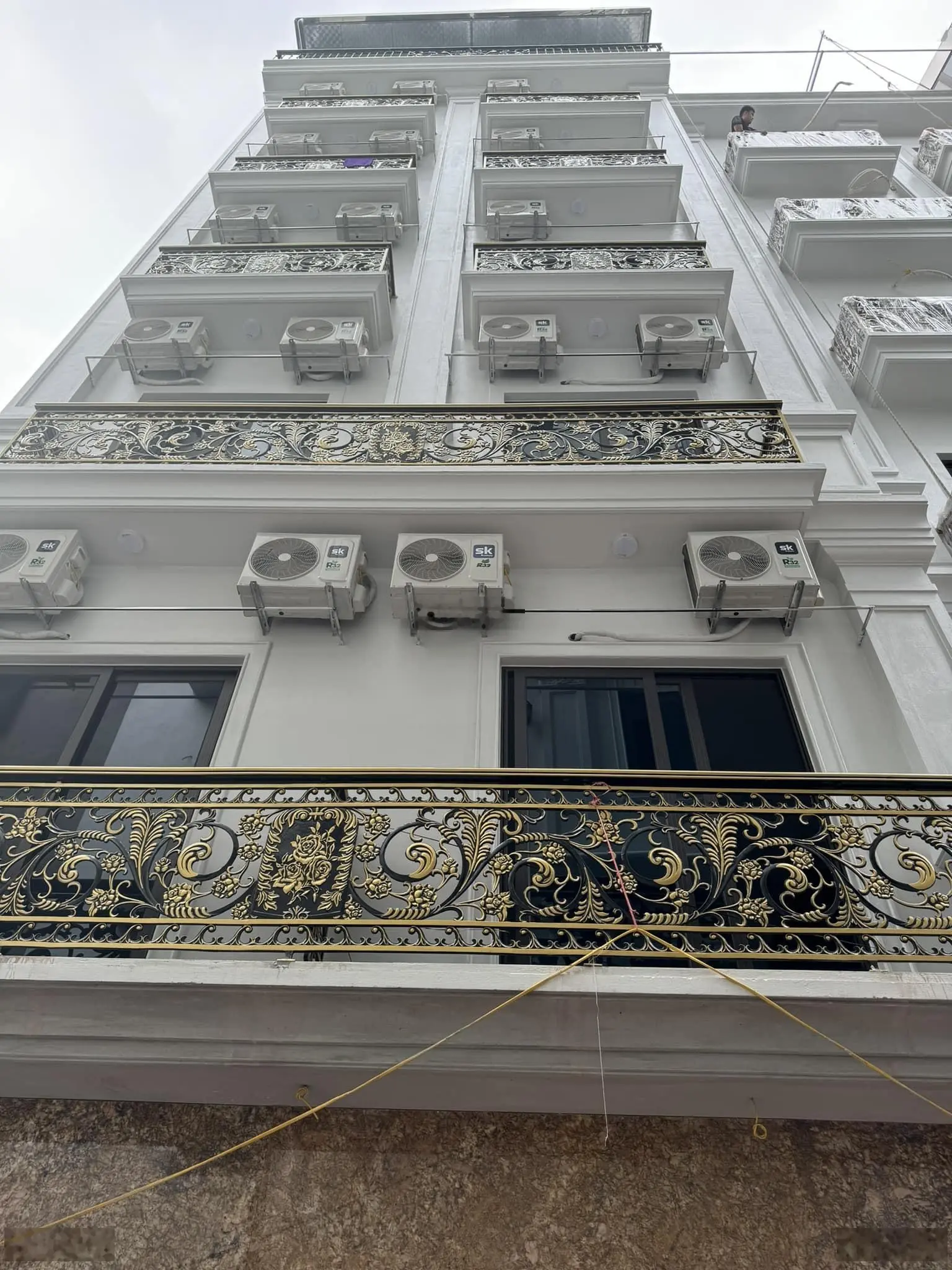 Siêu hiếm! Tòa CHDV Xuân Thủy, 147m2*8T, MT 6.5M, 29 PKK, đủ PCCC, ngõ ô tô, sát phố, thu 2 tỷ/năm