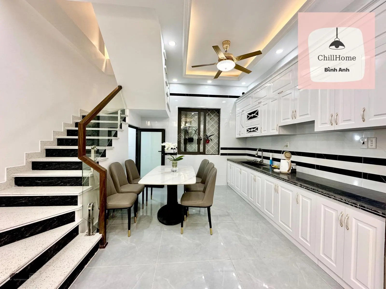 Dãy nhà văn minh cực VIP khu Hồ Sen - Nguyễn Công Trứ. Sân chung 4m. Ngõ nông. 3,8 tỷ