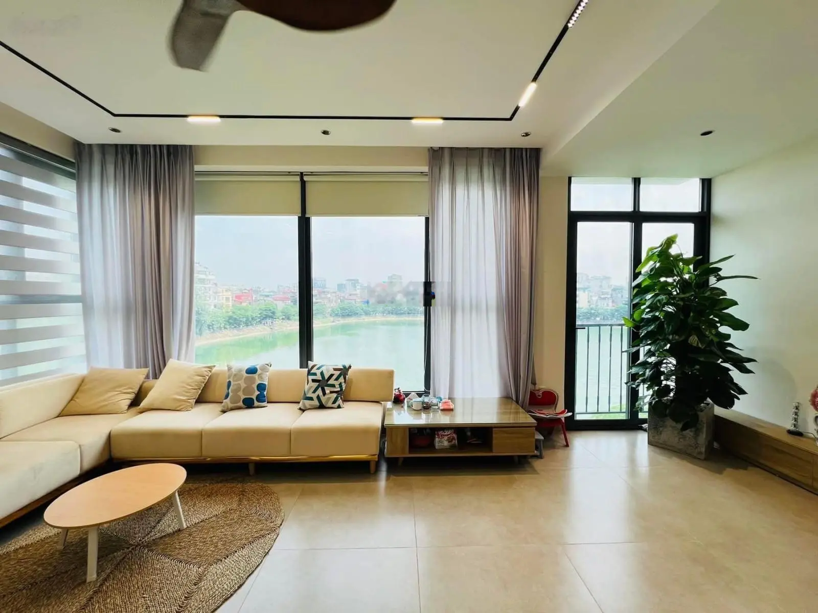 Bán nhà mặt phố view đẹp tại Văn Miếu, 24 tỷ, 39m2, 4PN, 5WC, 7 tầng, Đống Đa, HN