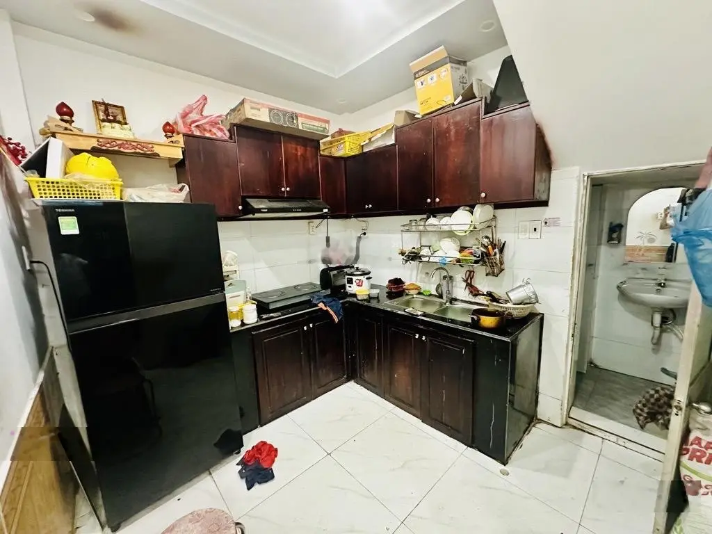 Nhà 2,5 tầng kiên cố - oto đỗ cửa - bên siêu thị co.op mart - chỉ nhỉnh 2 tỷ.