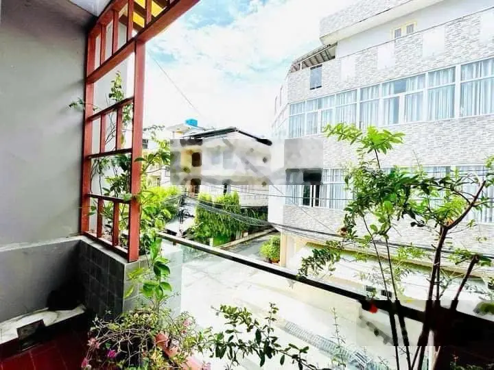 Nhà riêng, diện tích 60m2, sổ hồng riêng, 3 tầng chắc chắn BTCT, nhỉnh 6 tỷ