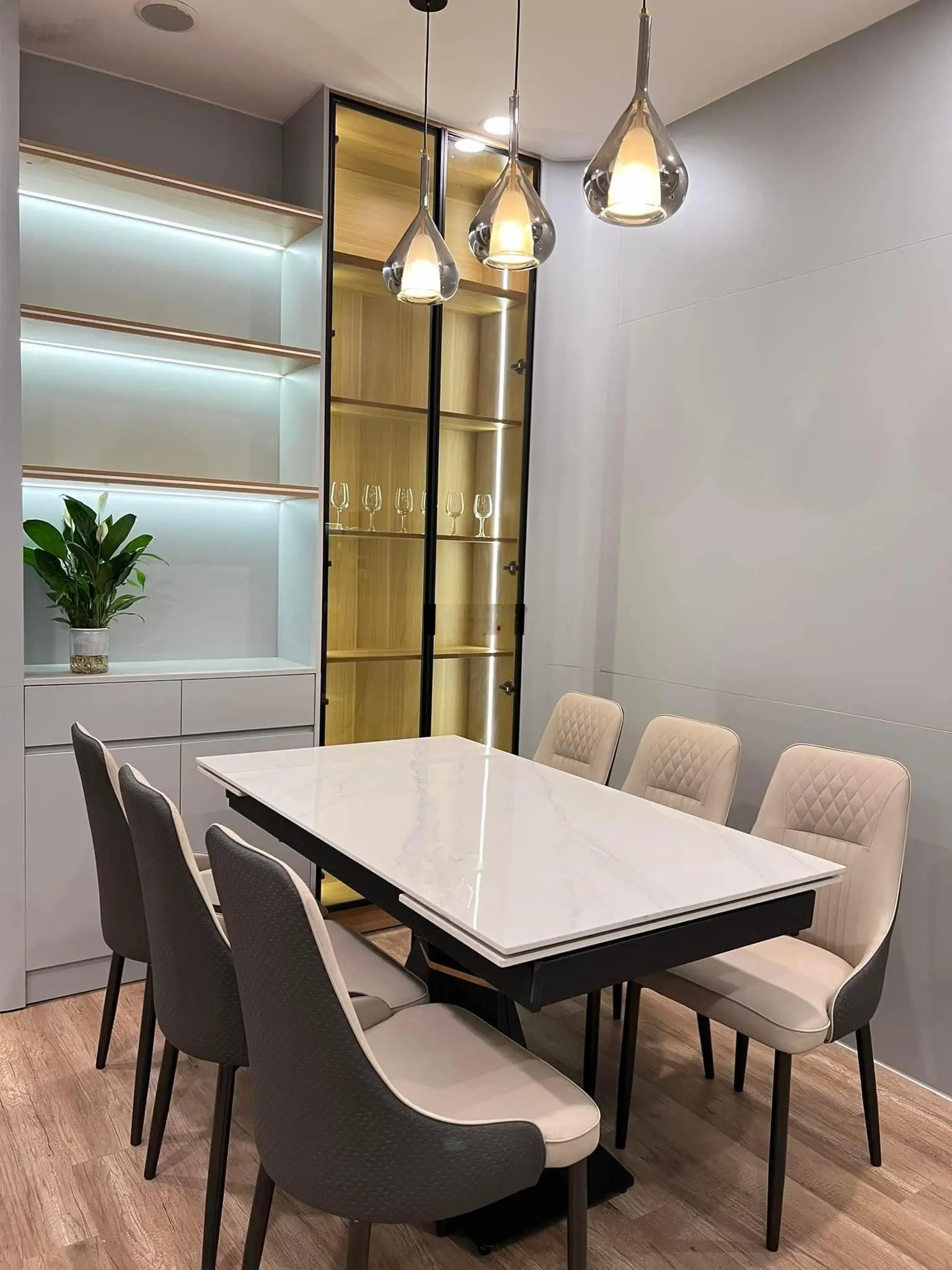 Bán nhanh căn hộ 2PN 2VS giá 3.080 tỷ rộng 58m2 tầng trung view biệt thự đảo rất đẹp tại Sol Forest