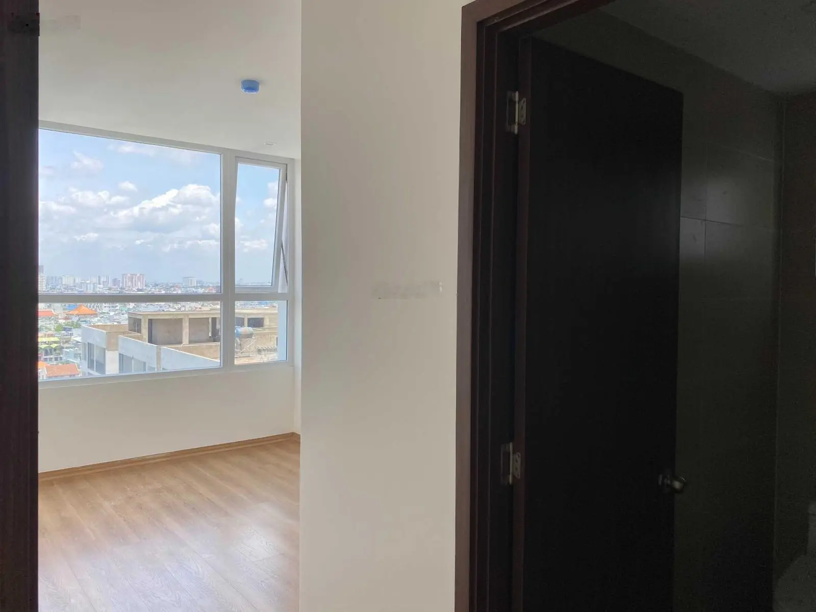 Cần bán 2PN + 2WC , 2 ban công, có nội thất tại chung cư Western Capital Q. 6 giá 2.68tỷ