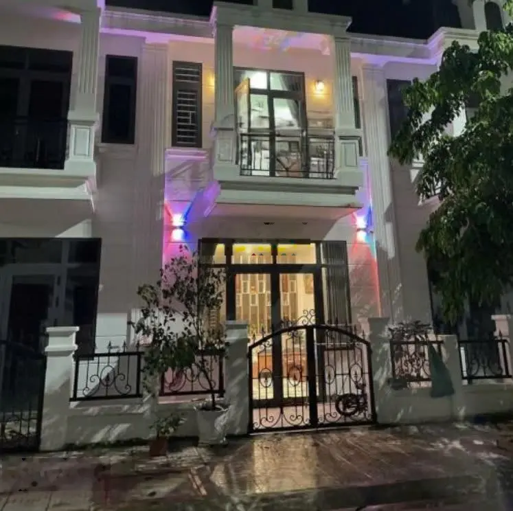 BÁN GẤP NHÀ 2 LẦU GẦN VÒNG XOAY AN PHÚ DT 110M2 P TÂN PHƯỚC KHÁNH TP TÂN UYÊN GIÁ 1TỶ250 SHR