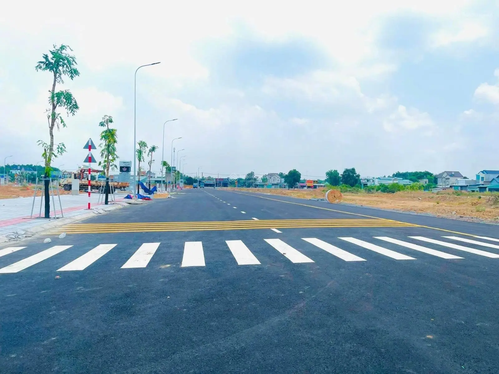 Nhà phố Lan Anh Avenue Tân Uyên khu compound khép kín, mặt tiền kinh doanh, pháp lý sổ hồng