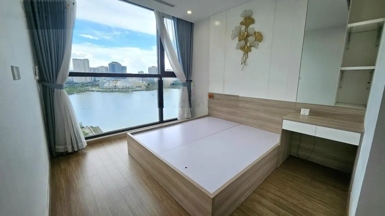 Bán căn hộ 3PN 105m2 view hồ Vinhomes Sky Lake. Giá 10.5 tỷ. LHTT: 0852 891 ***