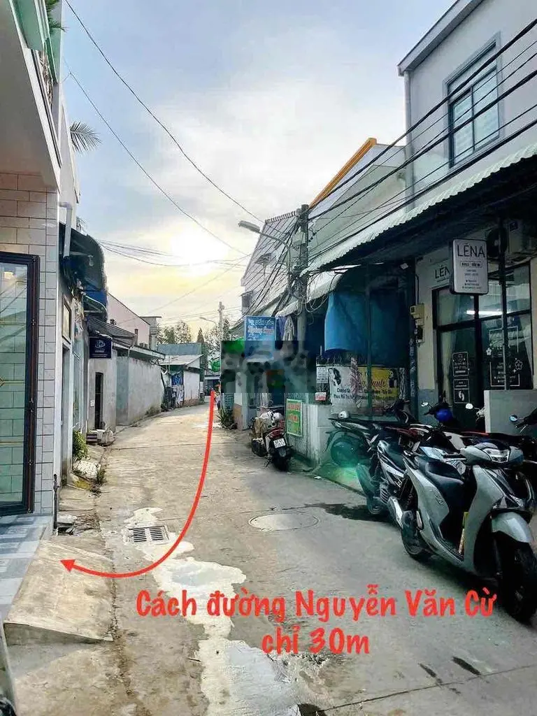 Nhà lầu đẹp Full nội thất, cách đường N.V.Cừ 30m, gần đại học Y Dược