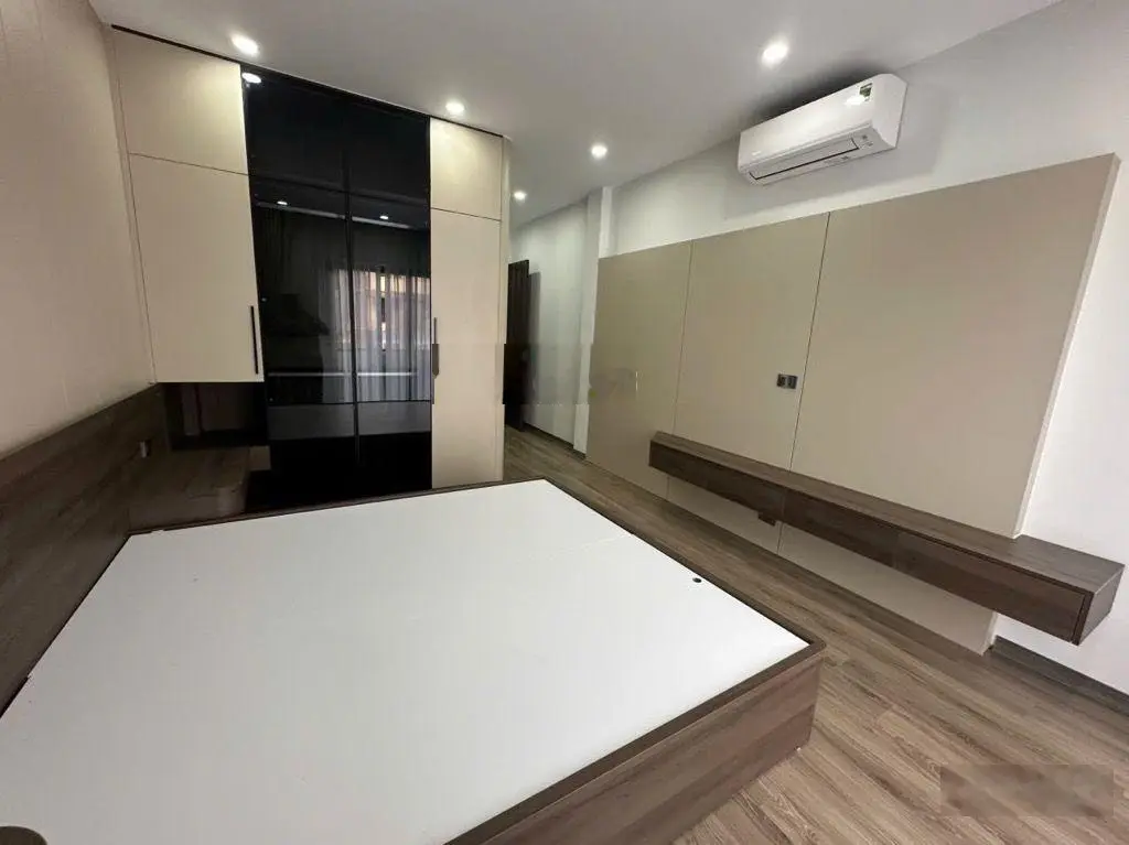 Bán gấp Nhà riêng 36m2, 5,8 tỷ tại Đường Cổ Linh, Long Biên, Hà Nội