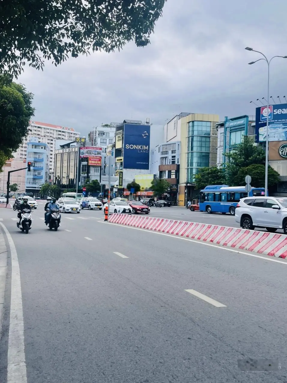 Bán nhà mặt tiền đường Nguyễn Hữu Cảnh 4x15 kết cấu 5 tầng,có thang máy,giá chỉ 25,5 tỷ