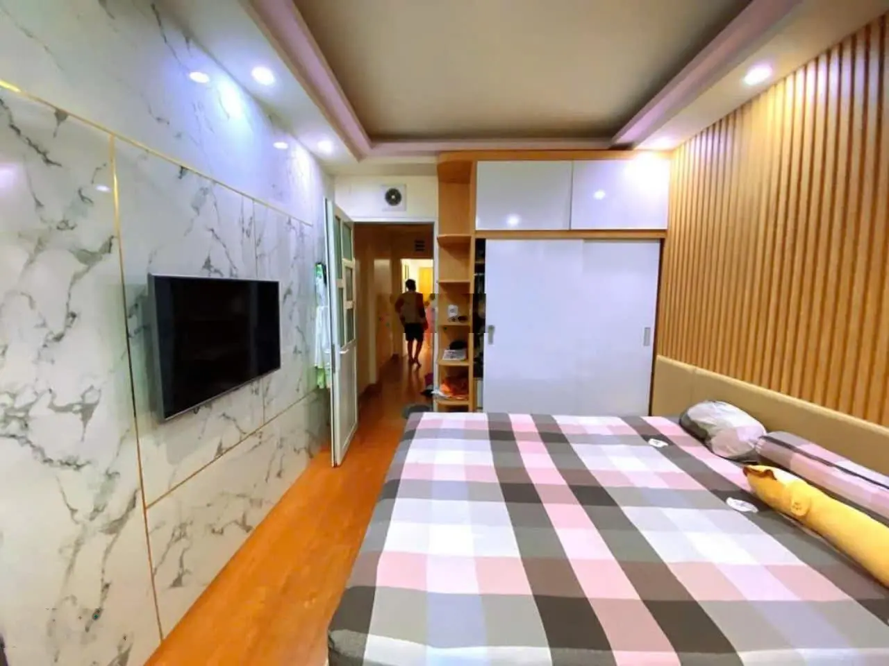 Bán nhà đẹp mặt phố Mai Dịch, ô tô tránh, kinh doanh đỉnh, 60m2, 20 tỷ