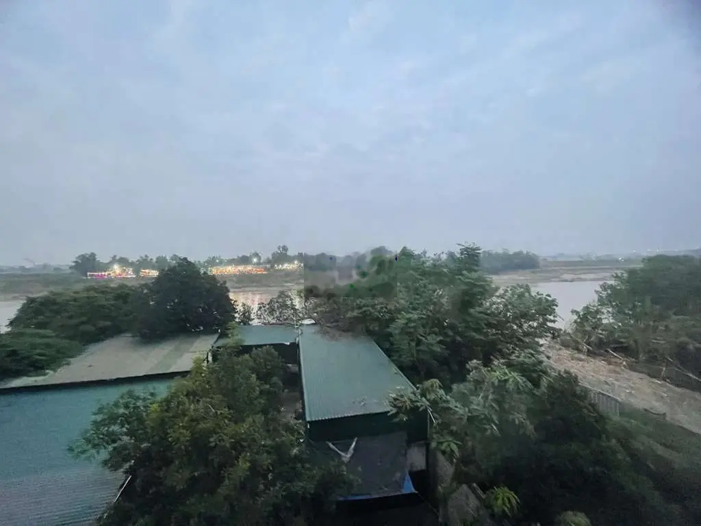 Bắc cầu ngọc thụy 54m2 xây 3 tầng - trước nhà đường ô tô tránh