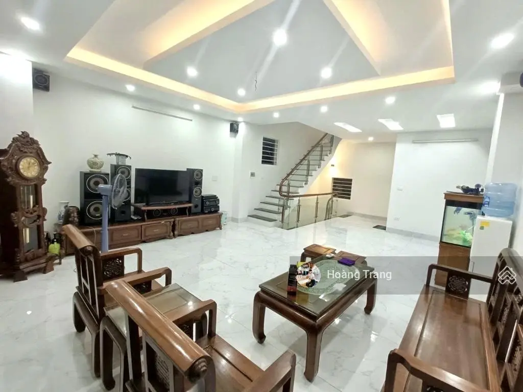 Bán nhà Việt Hưng 51m2 ngõ thông ra Vinhomes, có gara oto, chỉ 10. X tỷ