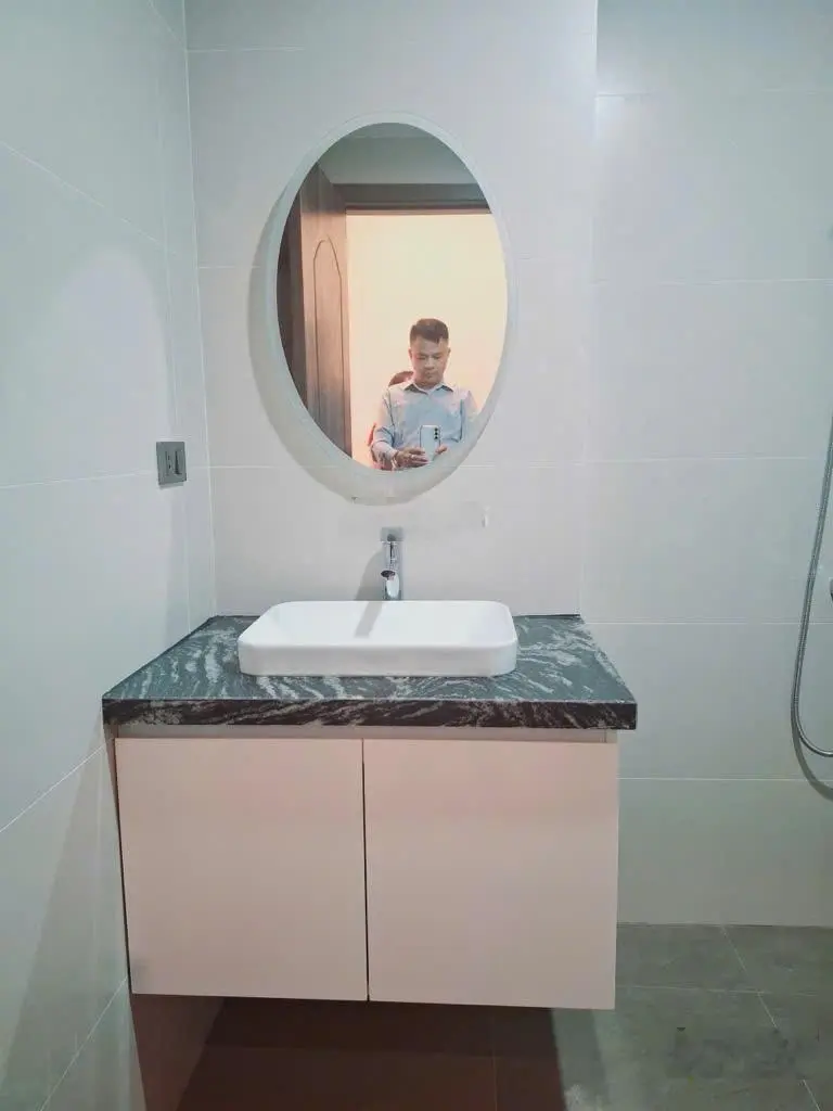 Bán nhà bát khối quận long biên gần cầu vĩnh tuy 5 tầng full nội thất.