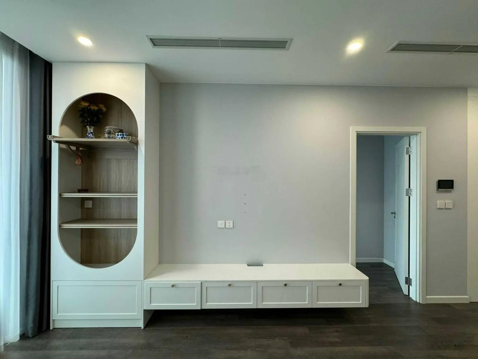 Chính chủ bán căn 100m2, 3N2W, tầng thấp, ban công ĐN, sẵn sổ, nội thất cơ bản, giá bán 7 tỷ