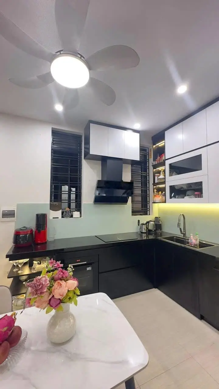 Duy nhất 1 căn 2 thoáng - Ngõ 118 Nguyễn Khánh Toàn 80m2 6 tầng ôtô tránh chỉ 24.3 tỷ