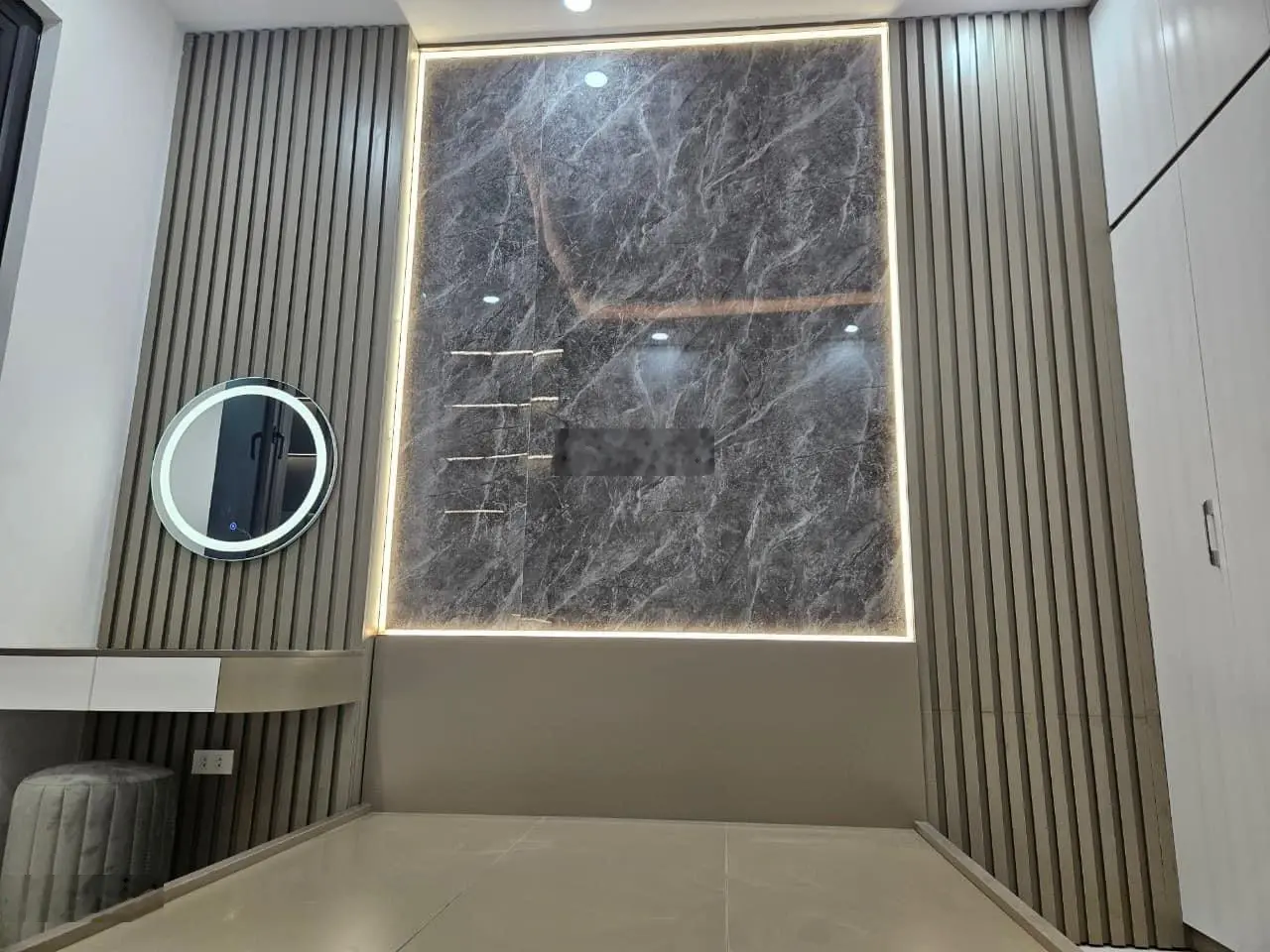 ( Hiếm có) Bán Nhà 33m2 x 4 Tầng full nội thất, ngõ thông, ô tô, gần phố Lạc Long Quân. Giá 6.4 Tỷ.