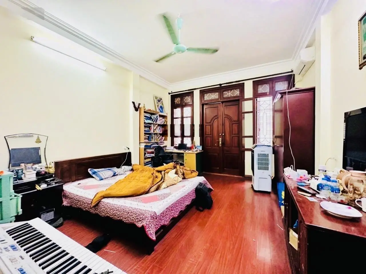 Ô tô chạy vòng quanh ôtô vào nhà đỗ cửa, sổ vuông, phân lô Kim Ngưu, 55m2 + 5tầng MT 4,7m*13,5tỷ TL