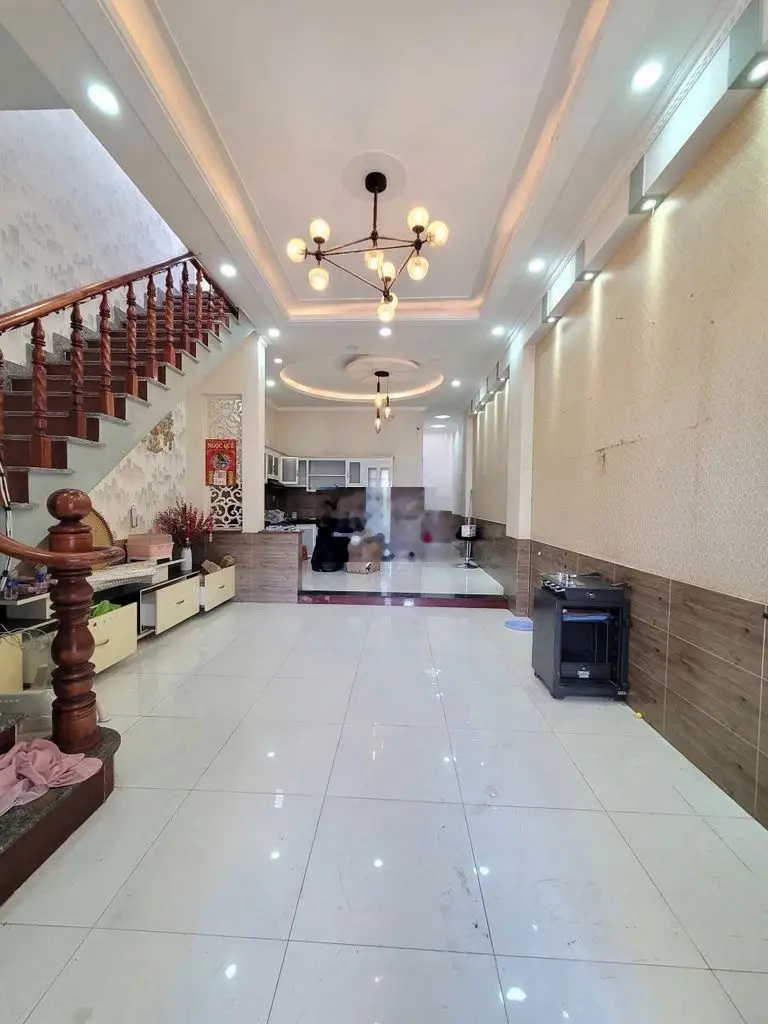 Bán nhà mặt tiền gần sân vận động dĩ an, 80m2 , shr , 890tr