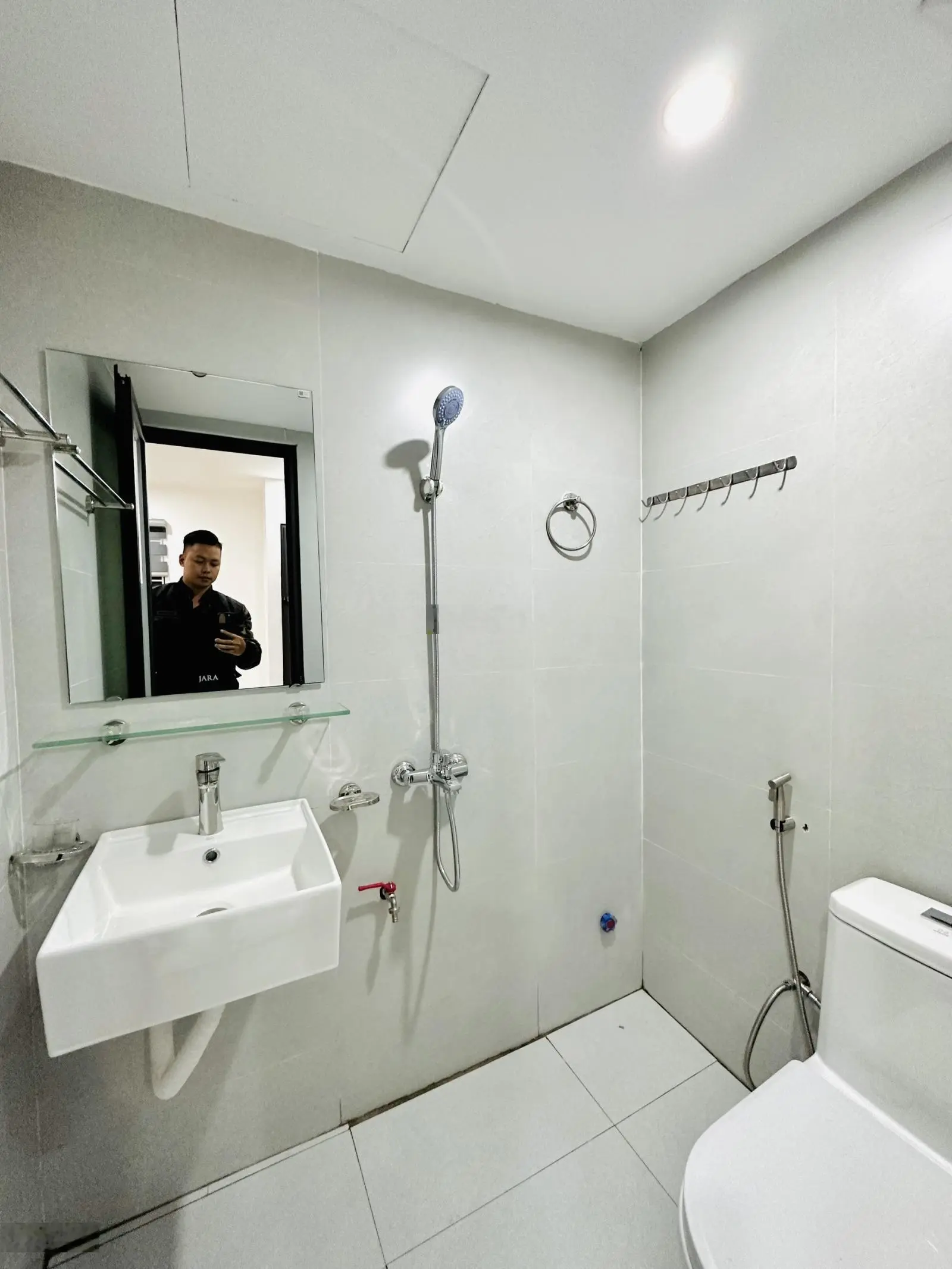 cách mặt phố minh khai 50m 64m 7tầng, MT 5,5m, 16p dòng tiền 90tr/th+thang máy, ngõ thông, PCCC đạt