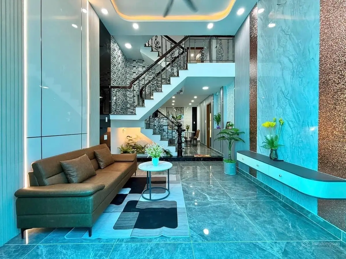 Ngân hàng thanh lý gấp căn nhà DT: 58m2 (4,5x13)m giá 3tỷ760 1 trệt 2 lầu đường Trương Định, P7, Q3