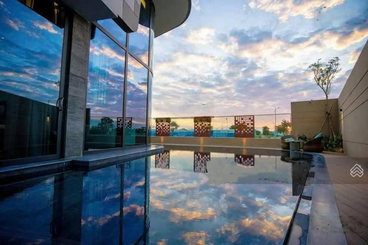 SOS ! Biệt Thự Vừa Ven Sông, View Biển-Sân Golf BRG, Có Diện Tích 345m2,Có Sổ Hồng Mà Giá Chỉ 13 Tỷ