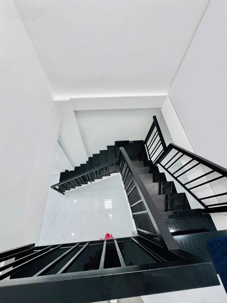 Quả rẻ cho vị trí vàng! MT thụt Nguyễn Hữu Cảnh, tựa cửa ngắm xe ra vô Landmark81, 92m2 chỉ 9,9 tỷ