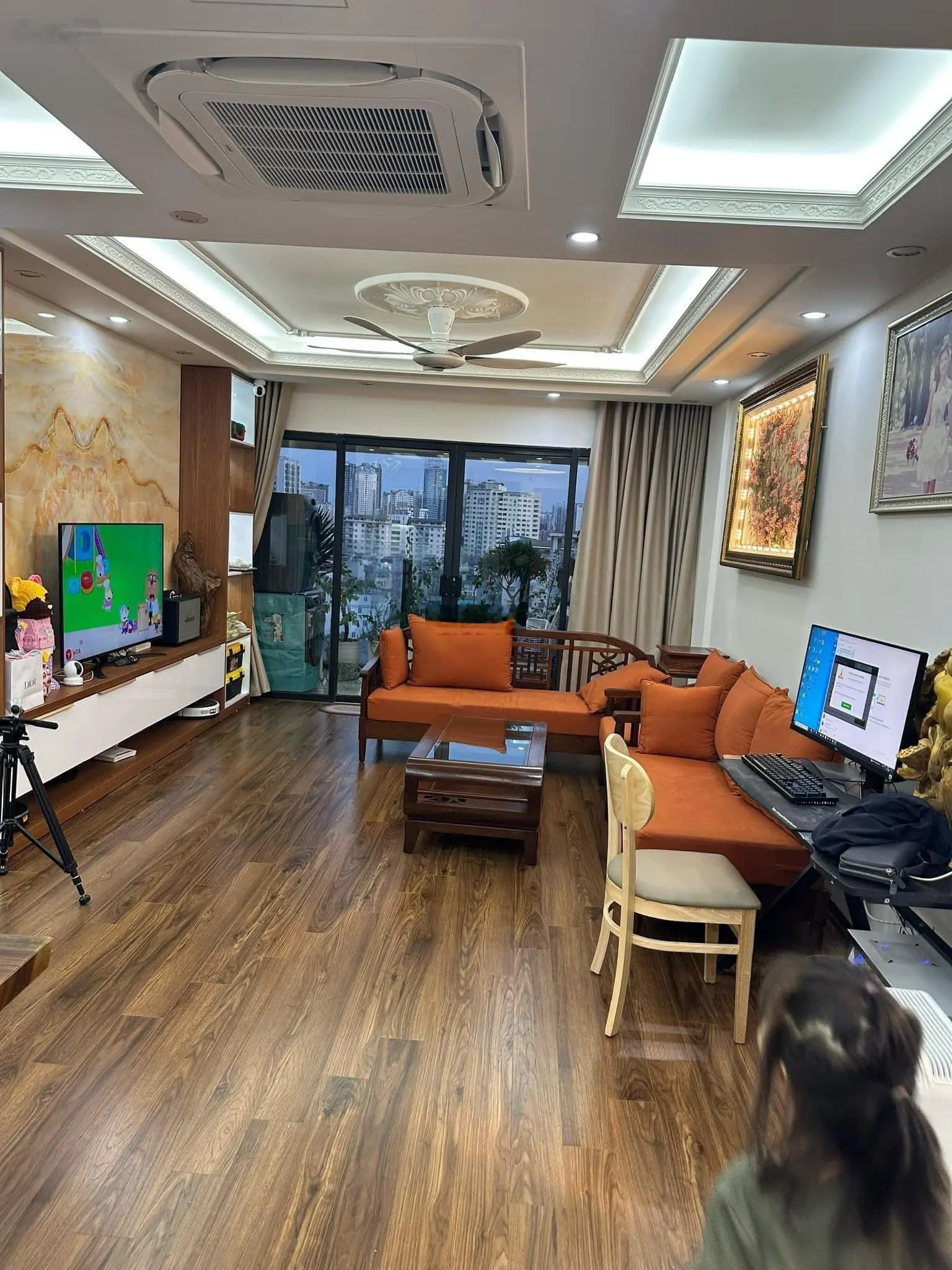 Chủ nhà tin tưởng gửi bán gấp căn 2N 100m2 tầng trung hướng mát ở CHELSEA PARK CẦU GIẤY giá 6,7 tỷ