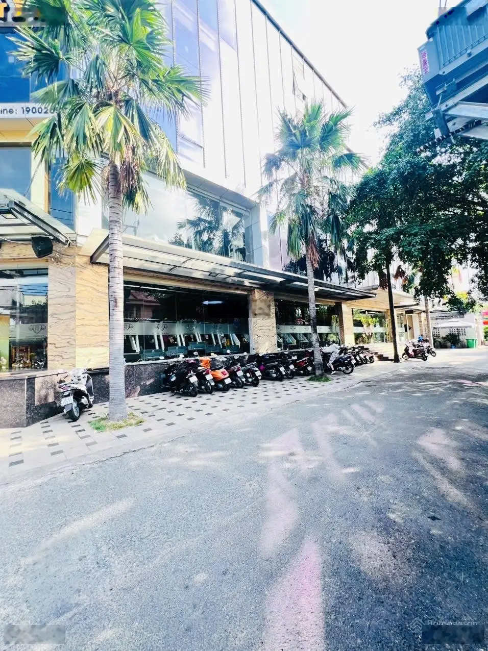 Bán CHDV 20 phòng thu 80tr/th- hẻm xe hơi Hoàng Diệu 2 - P Linh Trung, DT 90m2