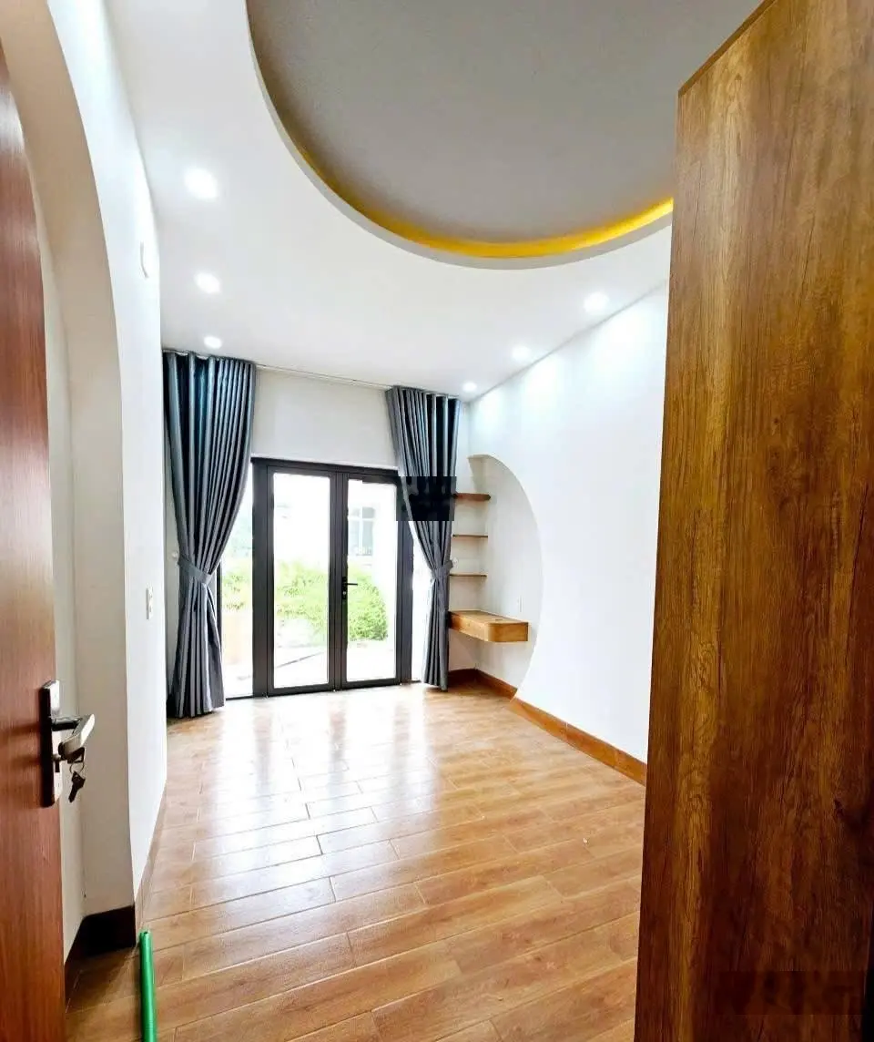 Nhà mới, 3 tầng, 3PN - 3WC, lộ giới 10m, cách biển Quy Nhơn 800m. Giá bán 3 tỷ