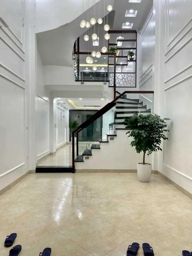 Bán nhà Ngọc Hồi 50m2 x 5 tầng, nhà mới, dân xây, giá chỉ 4 tỷ 95