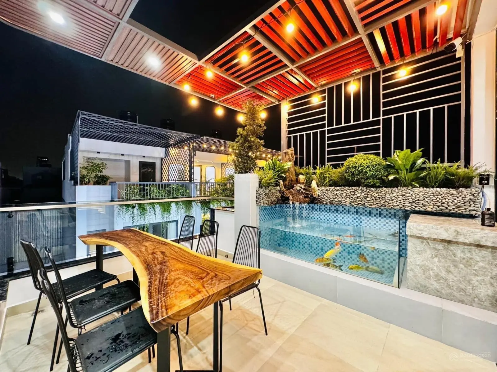 Bán nhanh nhà Thích Quảng Đức, P5, Phú Nhuận, 81,6m2,3 tỷ200tr,đang cho thuê 22tr/th, sổ hồng riêng