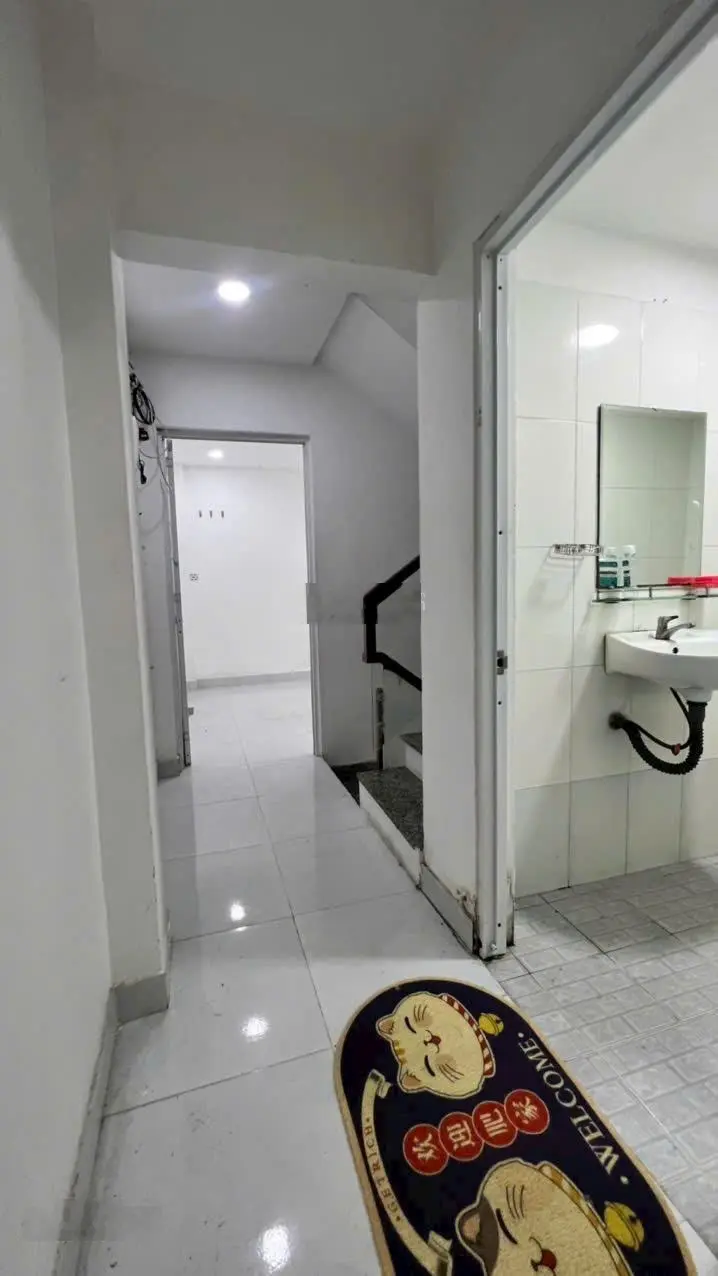 Nhà 1/ đường trần thánh tông, 2,5 tầng, hẻm xe hơi, gần chợ phạm văn bạch