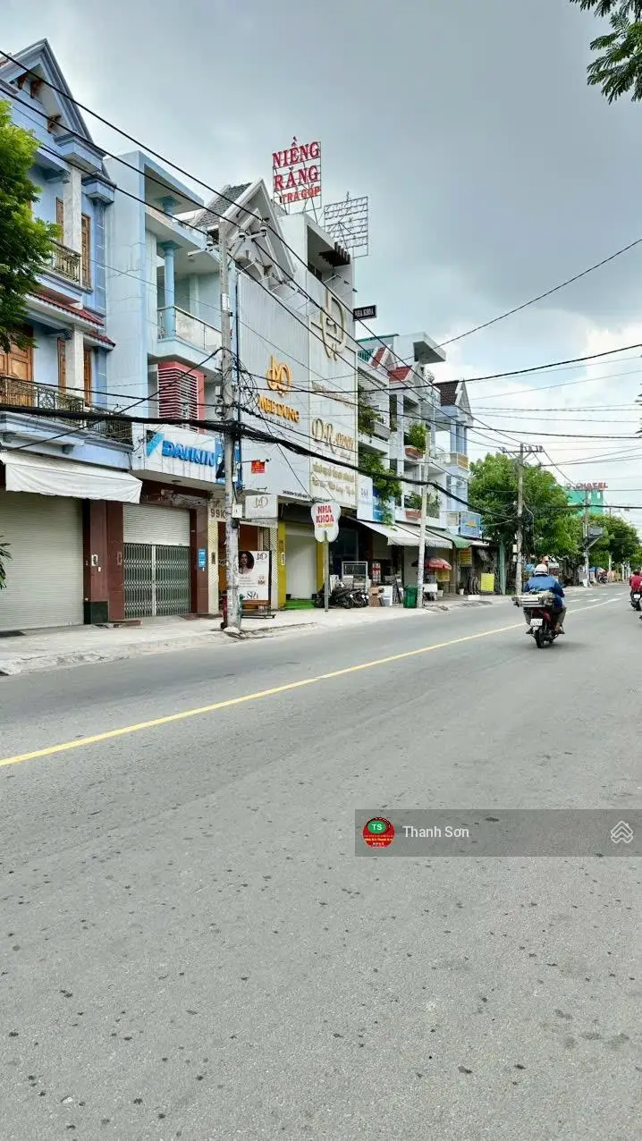 Bán Nhà 2 tầng lầu Dt 109m2 sổ hồng riêng Mt Dương Thị Mười