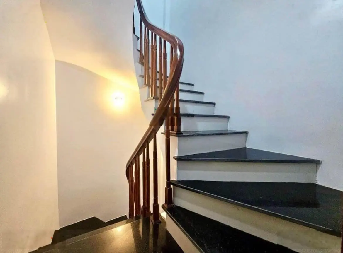 BÁN NHÀ XUÂN PHƯƠNG - Diện tích 45m - lô góc - OTO ĐỖ CỬA - NGÕ THÔNG - gần trường FPT