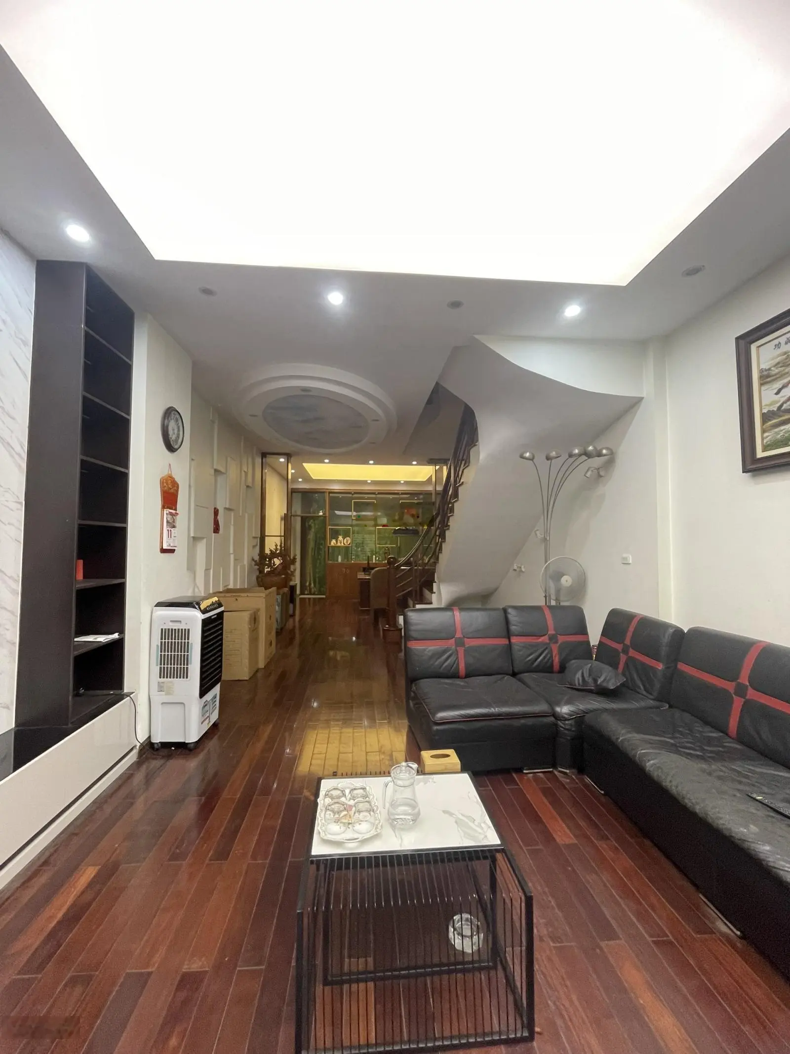 Tôi bán căn nhà liền kề đường Trần Kim Xuyến,Yên Hòa 75m2,mặt tiền 5m nhà đẹp đường rộng vỉa hè 27t