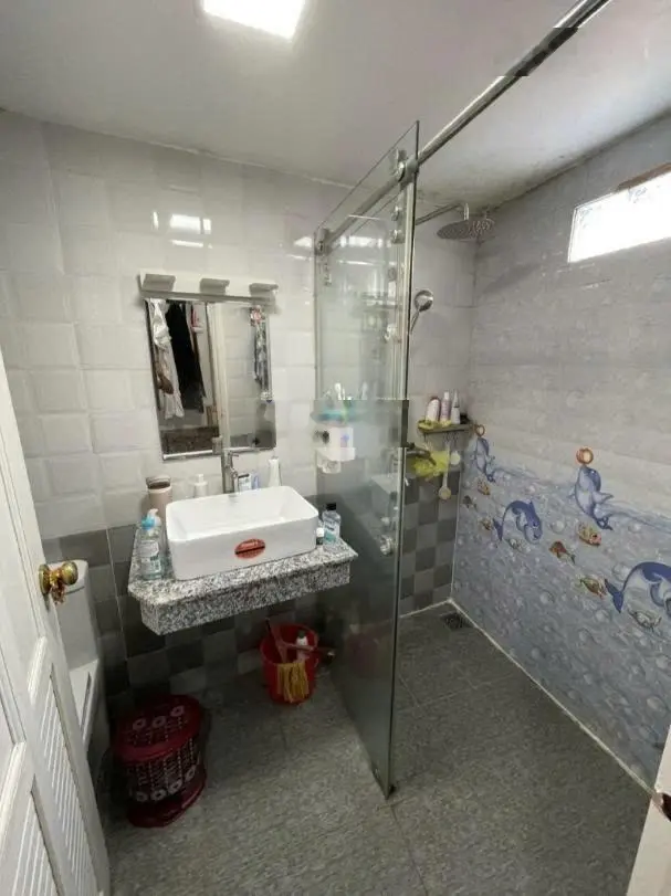 Hẻm xe hơi sát nhà, cách MT 20m - Quận 3 - 4 Tầng - 30m2 ngang 5m.