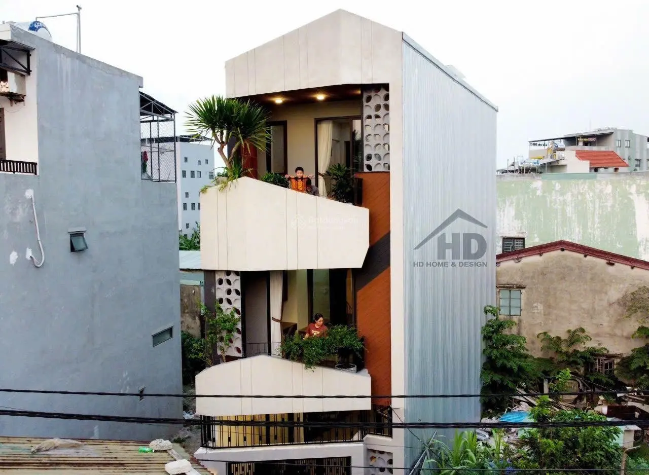NHÀ ĐẸP 3 TẦNG GẦN NGAY CHỢ HOÀ KHÁNH- ÂU CƠ-KIỆT Ô TÔ THÔNG- CÁCH ĐG CHÍNH 50m