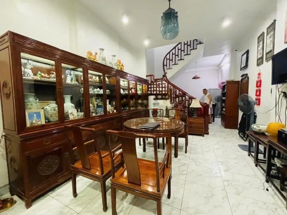 Bán Nhà Thanh Nhàn, Hai Bà Trưng . DT 55m2 5T mặt tiền 4m. giá: 16 tỷ. LH :0383 426 ***