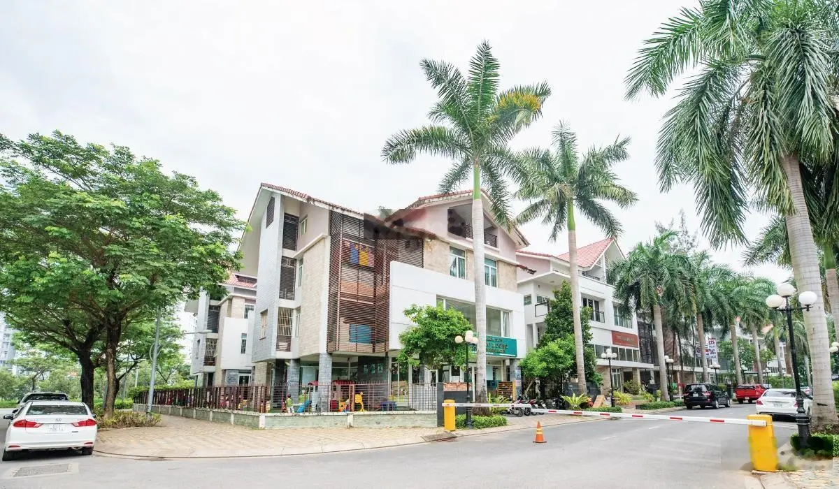 Ngộp bank, cần bán gấp căn BT Ngân Long 10x21m có 3 lầu + lửng, giá đầu tư 23 tỷ bán nhanh
