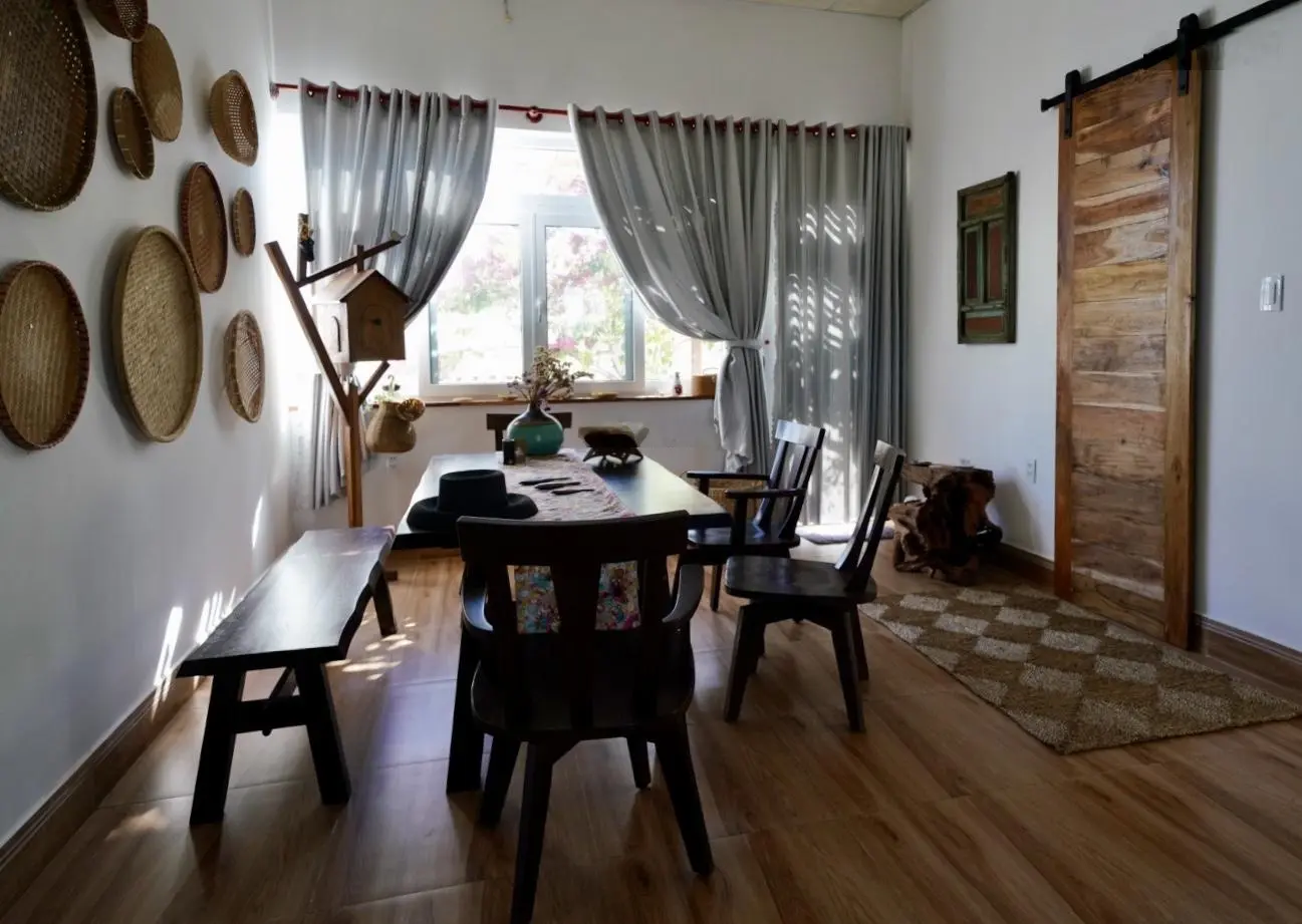 Bán nhà biệt thự Đơn Lập Mặt Tiền Biển - Sổ Hồng Lâu Dài - View Đẹp Hiếm Có, cách Novaworld 3 km