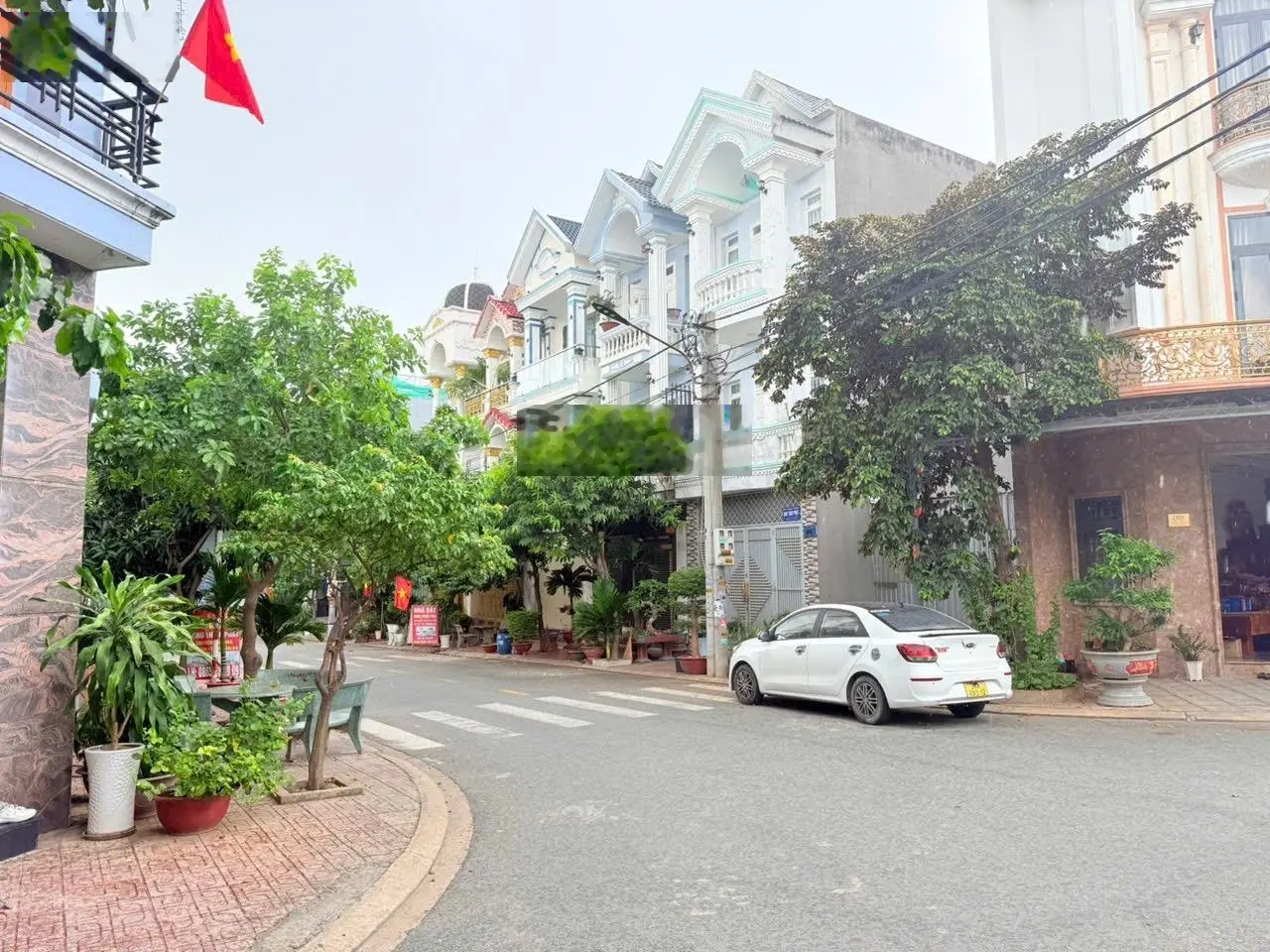 Tôi chính chủ cần bán gấp nhà 1 trệt 2 tầng lầu đường nhựa 8m tại thành phố Dĩ An