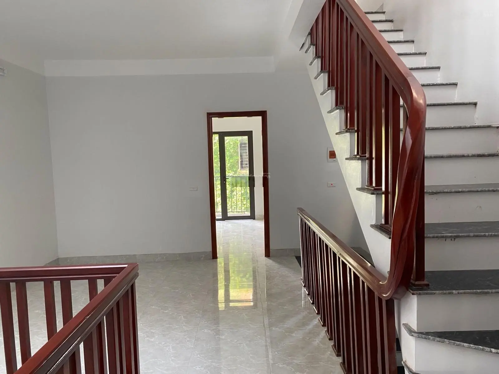 Bán nhà 3 tầng xây mới 40/563 đường Điện Biên cạnh khu Bãi Viên - TP Nam Định (đường ô tô vào nhà)